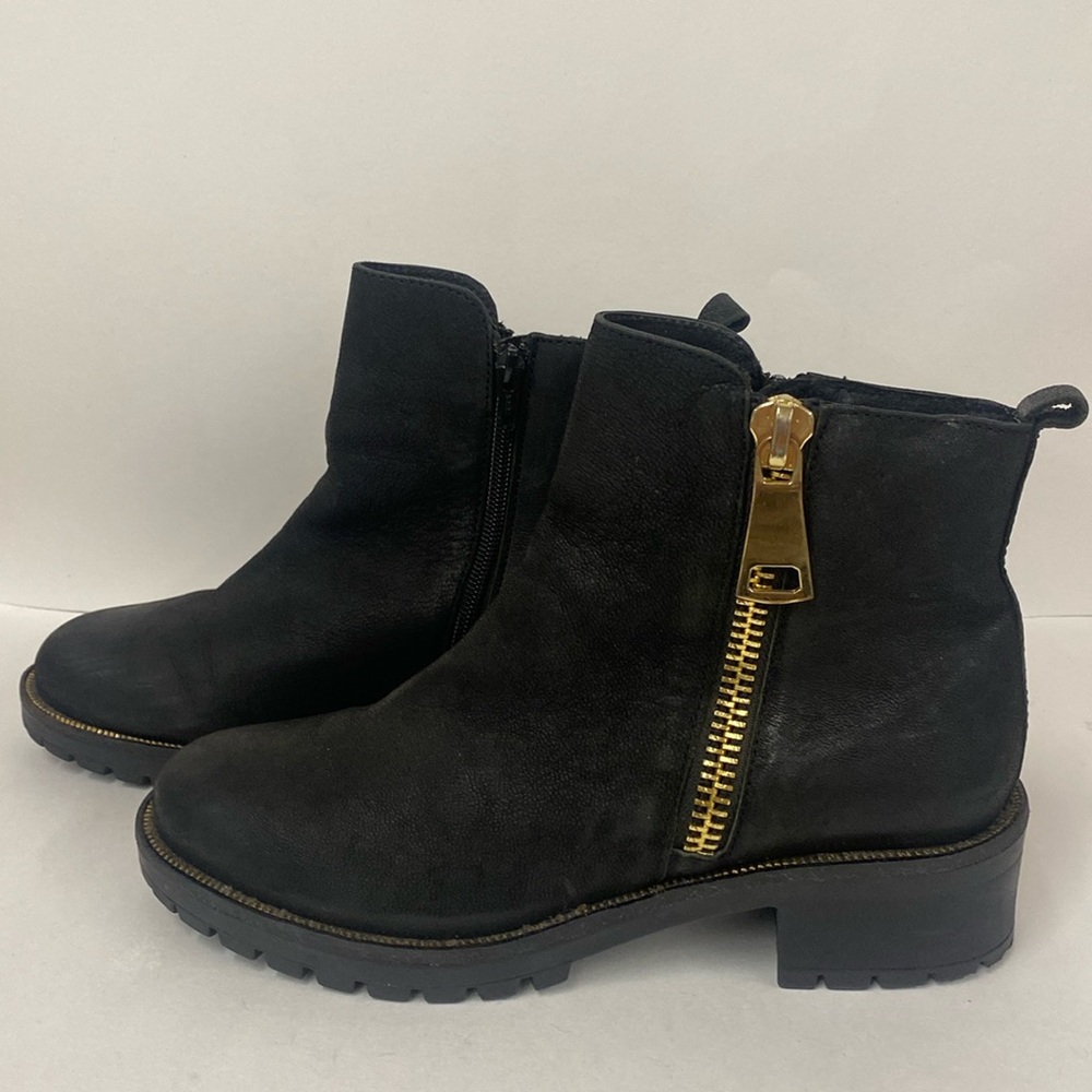 Aldo soft black leather ankle boots.  Size 9 double zipper 1 gold, 1 black